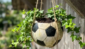 Masz w domu stare lub przebite piłki do nogi? To prawdziwy skarb: 3 genialne sposoby na ich wykorzystanie